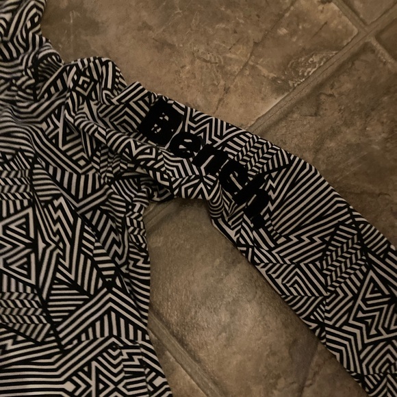 Bench hooded zip up black &white pattern - Picture 3 of 5